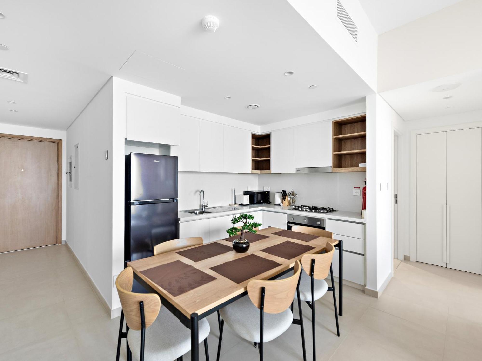 Brand New Elegant 1bdr Direct Access To Mall Apartment *